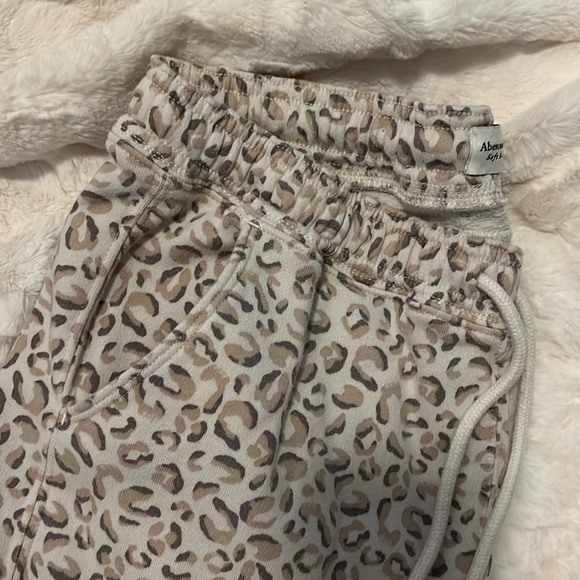 Abercrombie joggers - Picture 2 of 4